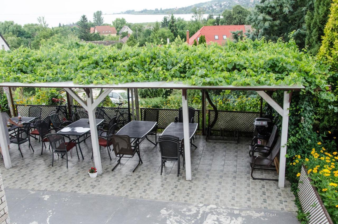 Pigál Panzió Bed and Breakfast Badacsonyörs Exterior foto