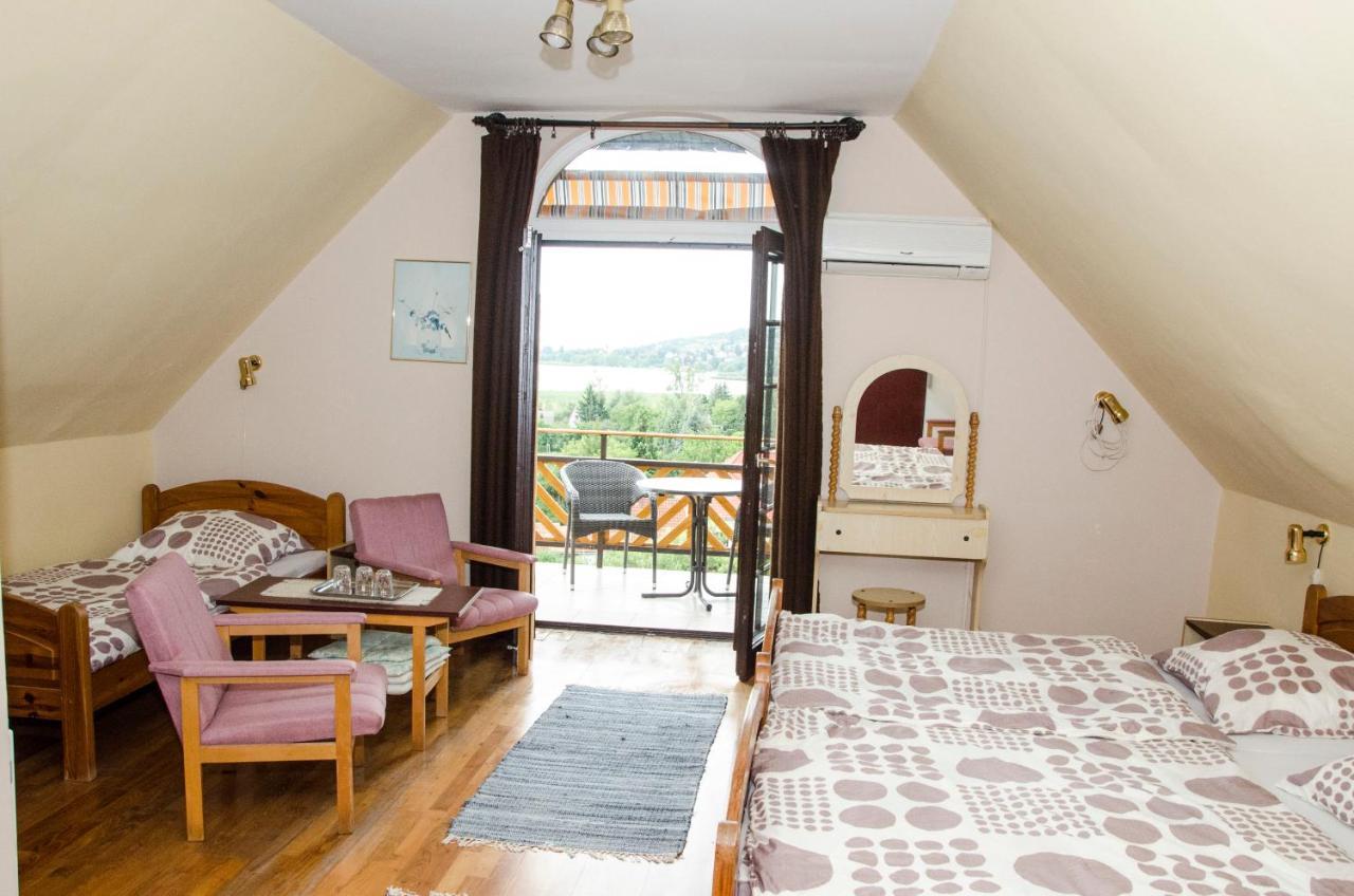 Pigál Panzió Bed and Breakfast Badacsonyörs Exterior foto